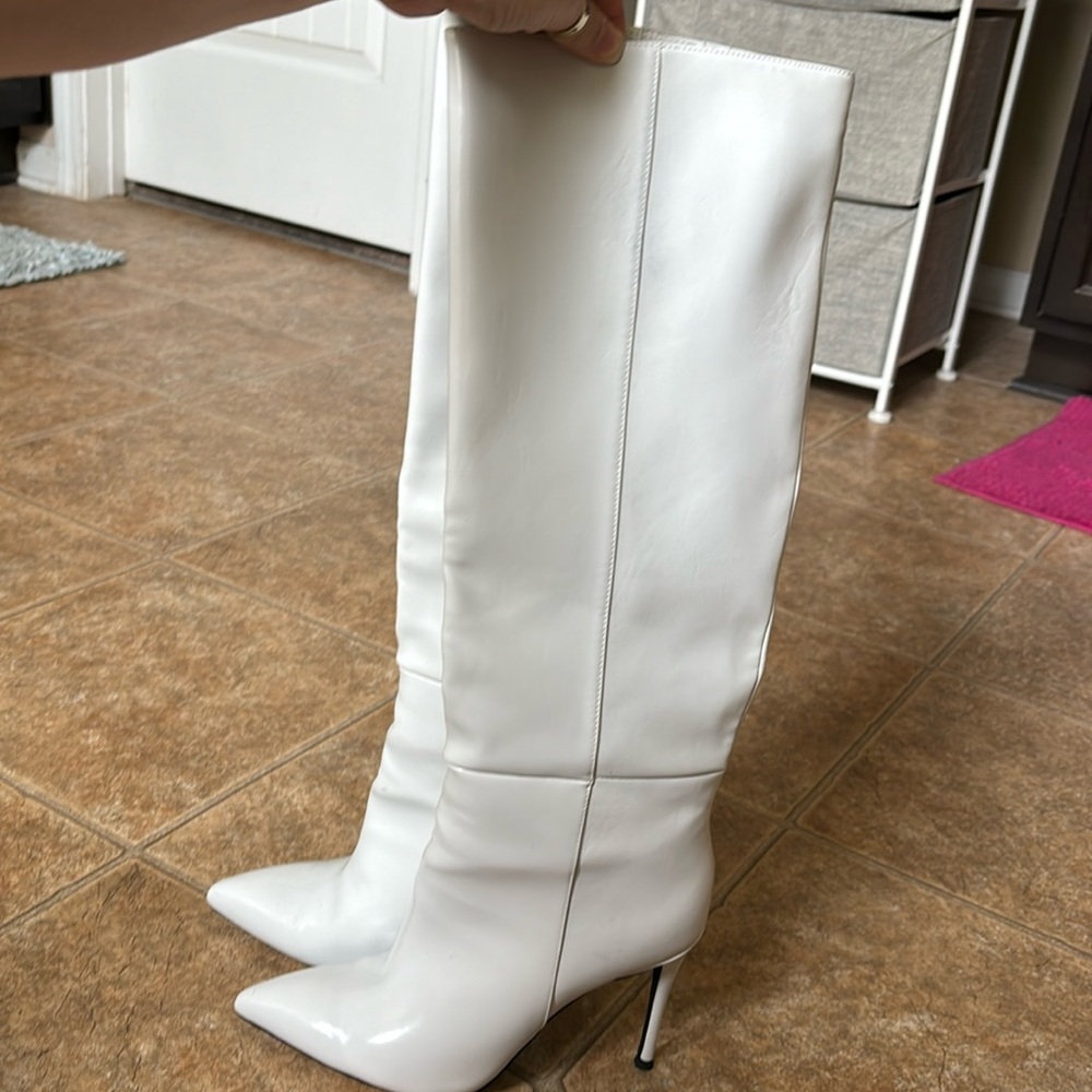 White Jeffrey Campbell boots!